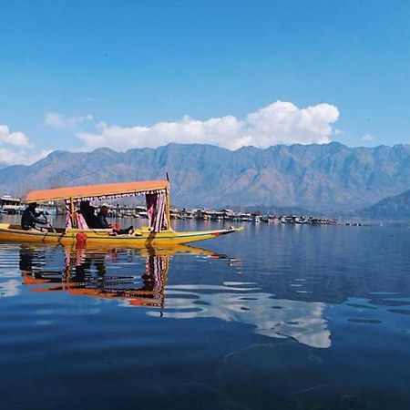 Umbrella Group Of House Boat Hotel Srīnagar Exterior foto