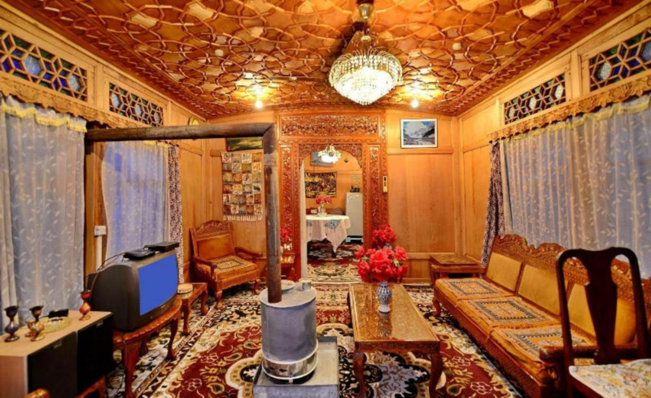 Umbrella Group Of House Boat Hotel Srīnagar Exterior foto