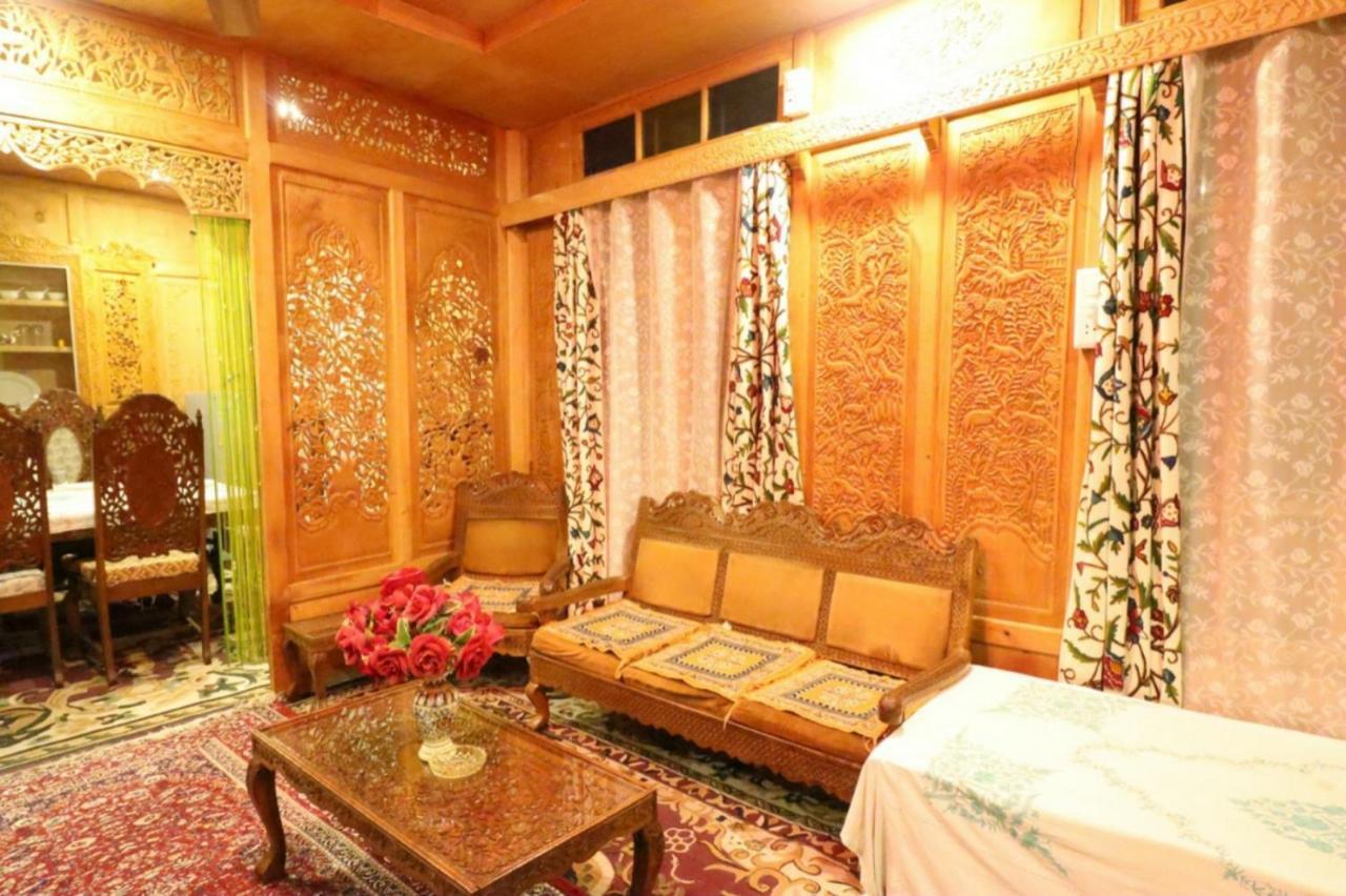Umbrella Group Of House Boat Hotel Srīnagar Exterior foto