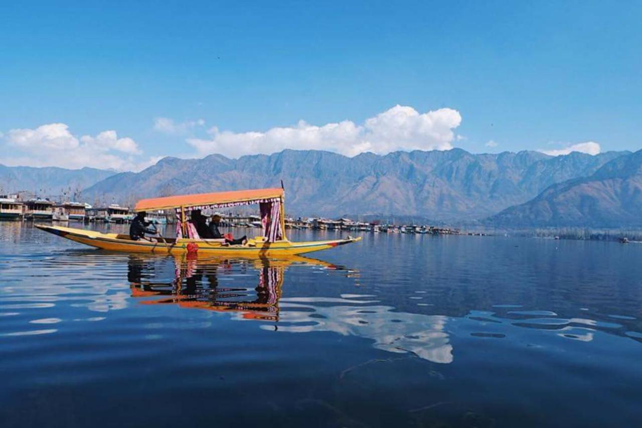 Umbrella Group Of House Boat Hotel Srīnagar Exterior foto